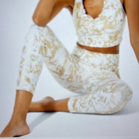 LILY PULITZER UPF 50+ Luxletic High Rise Weekender Midi Legging - Picture 3 of 16